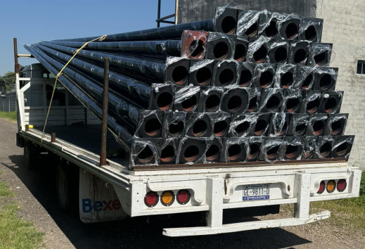 Postes metálicos PLB preparados para transporte